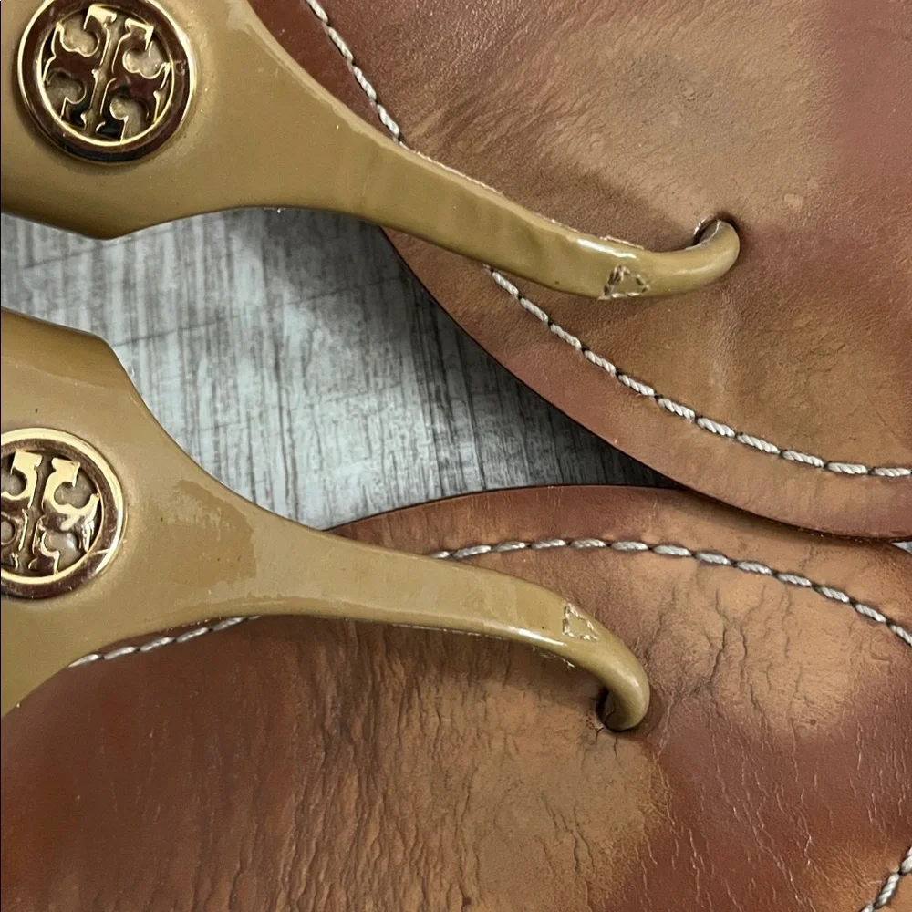 Tory Burch Tan Patent Miller Thong Sandals - Picture 5 of 11